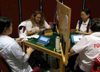 Üniversite Yıllarında Briç Oynayarak Dünya Şampiyonu Olan Genç Adam niversite-yllarnda-bri-oynayarak-dnya-ampiyonu-olan-gen-adam