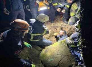 Define Arama Sırasında Mahsur Kalan Kişi İtfaiye Tarafından Kurtarıldı define-arama-srasnda-mahsur-kalan-kii-itfaiye-tarafndan-kurtarld