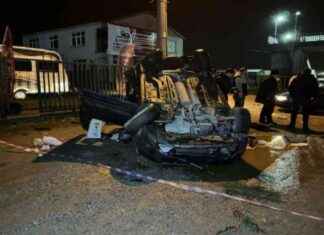 TIR’ın çarptığı hafif ticari araç takla attı: 3 yaralı – Haber Güncel Son Dakika trn-arpt-hafif-ticari-ara-takla-att-3-yaral-haber-gncel-son-dakika