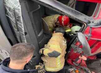 Ahşap Yüklü TIR Kazası: Şoför Ağır Yaralandı ahap-ykl-tr-kazas-ofr-ar-yaraland