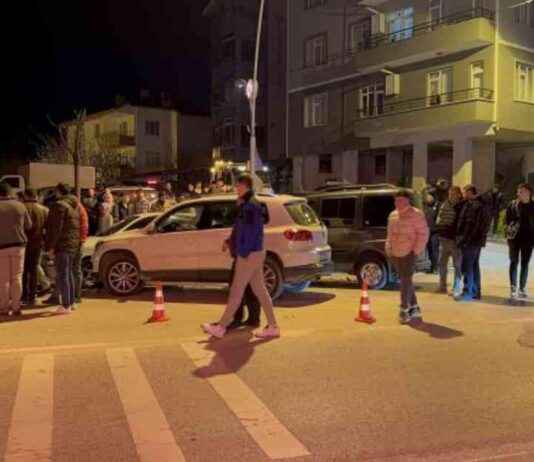 Bursa’da Ehliyetsiz Sürücülerin Karıştığı Kazada 3 Kişi Yaralandı bursada-ehliyetsiz-srclerin-kart-kazada-3-kii-yaraland