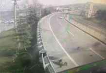 Kocaeli’de Motosiklet Sürücüsünün Bariyere Çarptığı Kaza Görüntüleri kocaelide-motosiklet-srcsnn-bariyere-arpt-kaza-grntleri