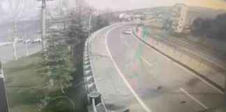 Kocaeli’de Motosiklet Sürücüsünün Bariyere Çarptığı Kaza Görüntüleri kocaelide-motosiklet-srcsnn-bariyere-arpt-kaza-grntleri