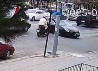 Otomobil ile çarpışan motosikletteki 2 kişi yaralandı kaza kamerada otomobil-ile-arpan-motosikletteki-2-kii-yaraland-kaza-kamerada