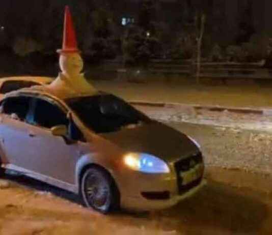 Otomobil Tavanında Kardan Adamla Şehir Turu Atan Adam otomobil-tavannda-kardan-adamla-ehir-turu-atan-adam