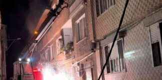 Terastaki Yangın Elektrik Hattına Sıçradı, Kablolar Ekiplerin Üzerine Düştü terastaki-yangn-elektrik-hattna-srad-kablolar-ekiplerin-zerine-dt