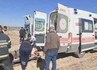 Kamyon devrildi: Sürücü yaralandı, hafriyat boşaltırken kaza kamyon-devrildi-src-yaraland-hafriyat-boaltrken-kaza