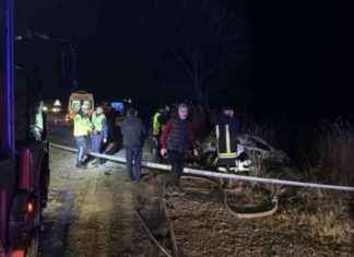 Nikahtan dönenlerin otomobili kaza yaptı: 1 ölü, 7 yaralı nikahtan-dnenlerin-otomobili-kaza-yapt-1-l-7-yaral