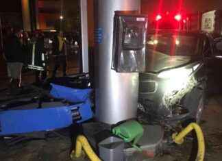 Otomobil Kazası Sonucu Akaryakıt İstasyonunda 1 Yaralı: Detaylar otomobil-kazas-sonucu-akaryakt-istasyonunda-1-yaral-detaylar