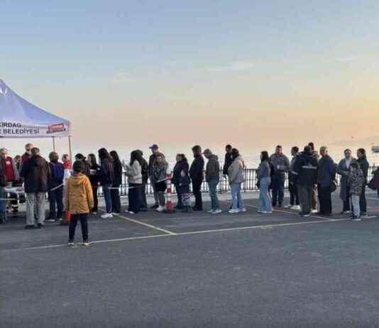 Tekirdağ’da Büyük İftar Etkinliğinde Uzun Kuyruklar Oluştu tekirdada-byk-iftar-etkinliinde-uzun-kuyruklar-olutu