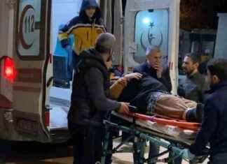 Teravih Namazı Sonrası Kadına Çarpan Otomobil! teravih-namaz-sonras-kadna-arpan-otomobil