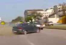 Kaza anı kamerada: Lastiği patlayan otomobil karşı şeride geçti. kaza-an-kamerada-lastii-patlayan-otomobil-kar-eride-geti