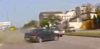 Kaza anı kamerada: Lastiği patlayan otomobil karşı şeride geçti. kaza-an-kamerada-lastii-patlayan-otomobil-kar-eride-geti